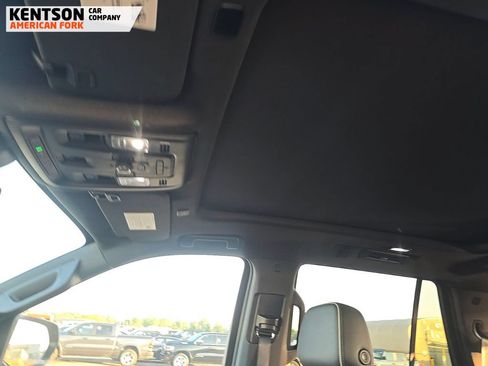 Used 2023 GMC Yukon SLT w/ SLT Premium Package AWD/4WD image 6
