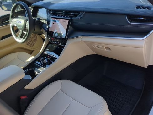 Used 2025 Jeep Grand Cherokee Limited w/ Trailer Tow Package image 41