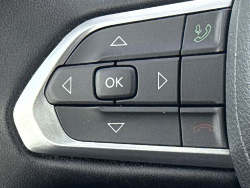 Used 2024 Jeep Compass Latitude w/ Altitude Special Edition image 18