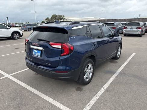 Used 2022 GMC Terrain SLE w/ Driver Convenience Package image 5