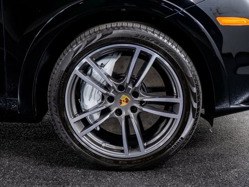 Used 2023 Porsche Cayenne Turbo image 7