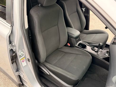 Used 2018 Toyota RAV4 LE image 14