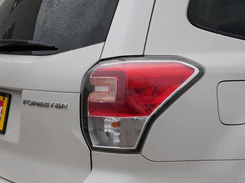 Used 2018 Subaru Forester 2.5i Premium AWD/4WD image 17