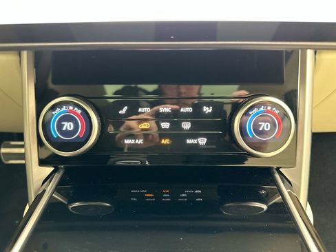 Certified 2023 Land Rover Range Rover SE image 21