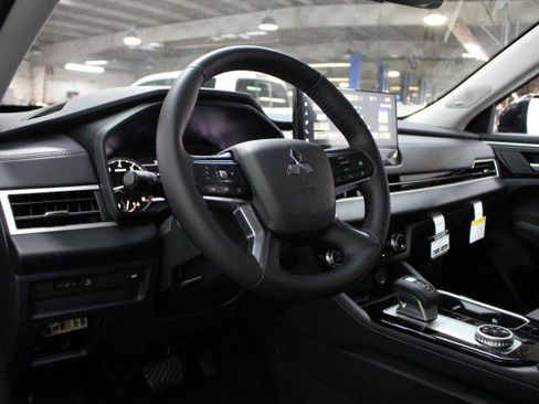 New 2026 Mitsubishi Outlander SE image 5