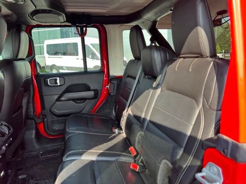 Used 2018 Jeep Wrangler Unlimited Sahara AWD/4WD image 16
