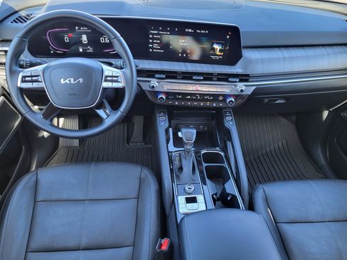 Used 2024 Kia Telluride EX w/ EX Captain's Chair Package image 11