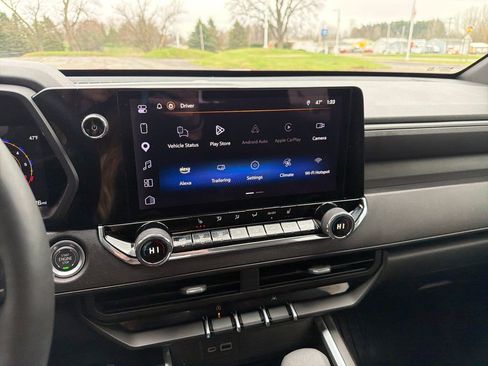 Used 2025 Chevrolet Colorado Trail Boss image 16