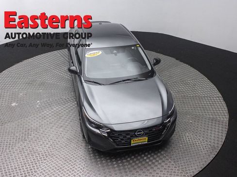 Used 2025 Nissan Sentra SR FWD image 3