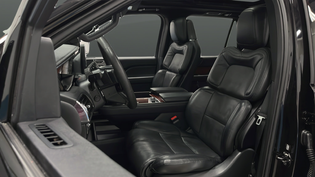 Used 2024 Lincoln Navigator Reserve AWD/4WD image 9