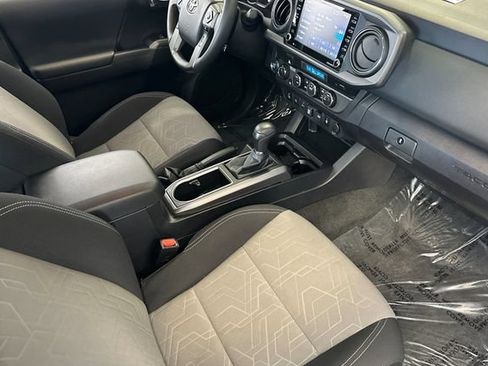 Certified 2023 Toyota Tacoma TRD Off-Road w/ Technology Package AWD/4WD image 19