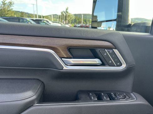 Used 2025 Chevrolet Silverado 2500 High Country w/ High Country Premium Package AWD/4WD image 24