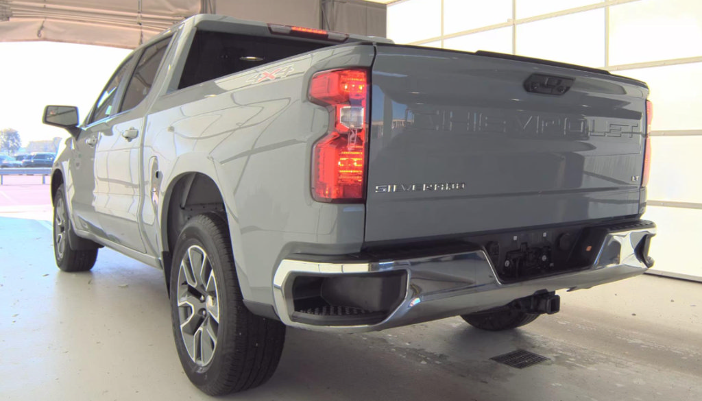 Used 2024 Chevrolet Silverado 1500 LT AWD/4WD image 3