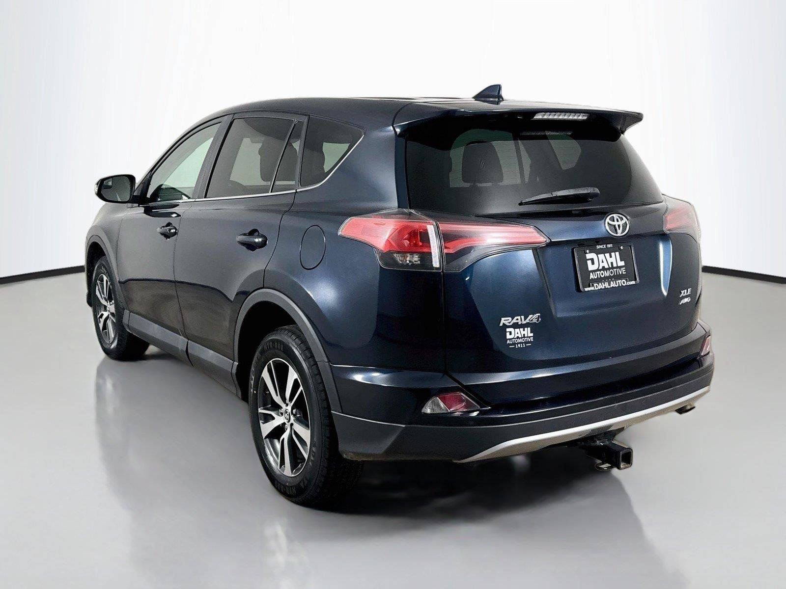 Used 2018 Toyota RAV4 XLE AWD/4WD image 10