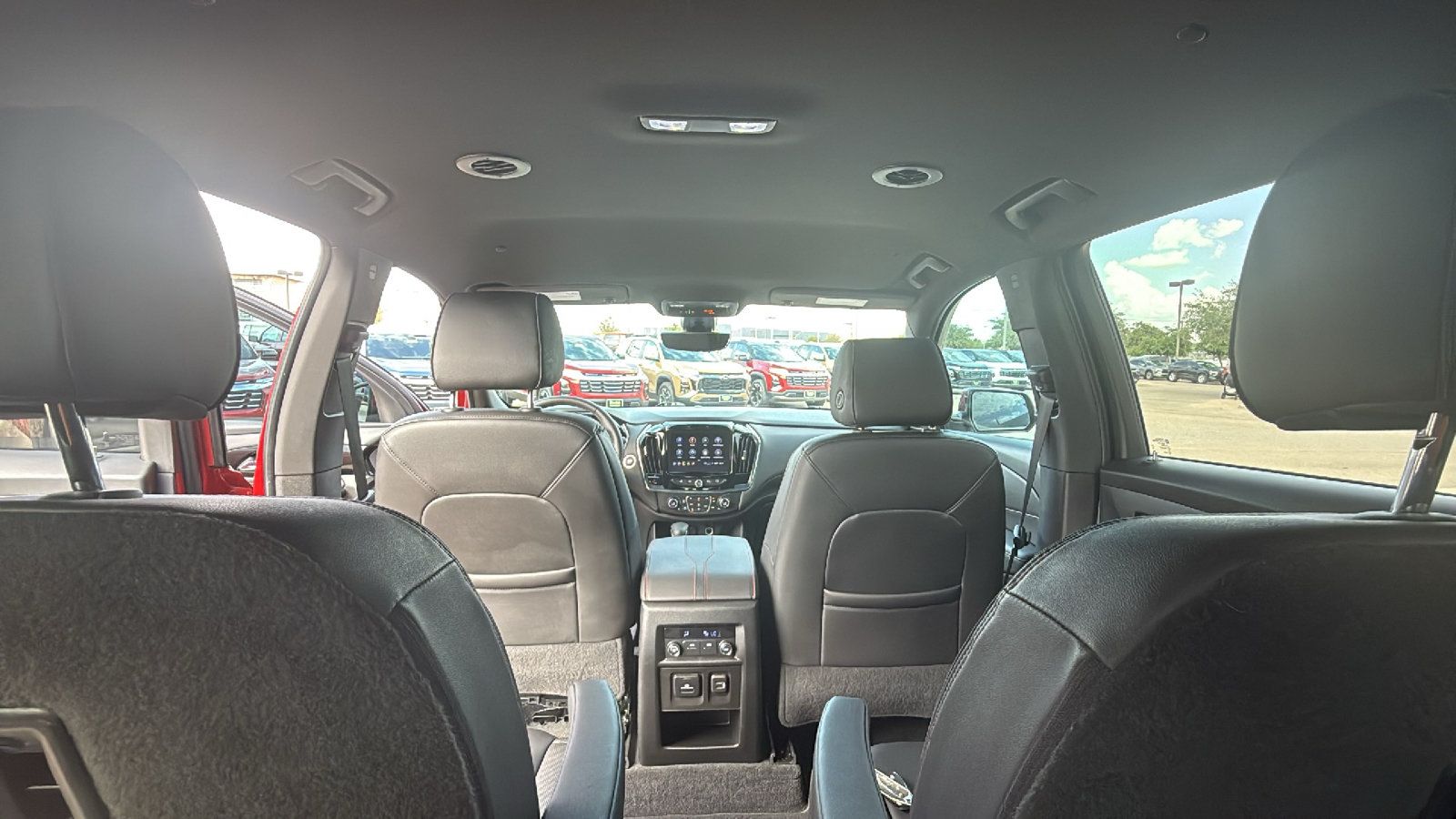Used 2023 Chevrolet Traverse RS FWD image 28