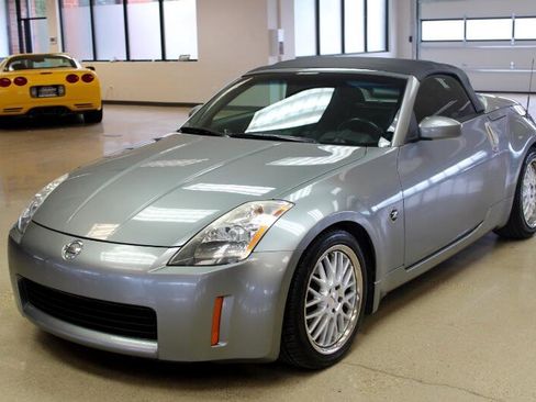 Used 2004 Nissan 350Z Touring image 10