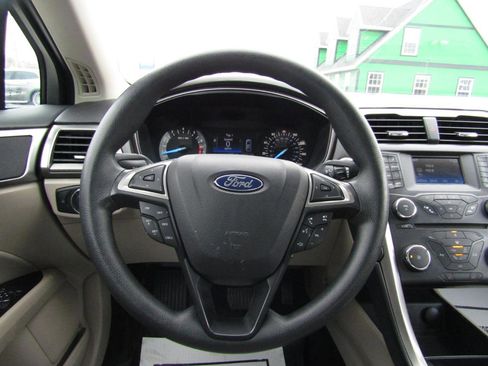 Used 2017 Ford Fusion SE image 10