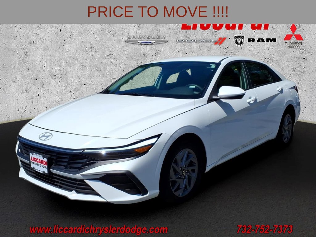 Used 2024 Hyundai Elantra SEL FWD image 3