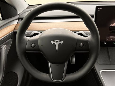 Used 2023 Tesla Model Y Performance image 13