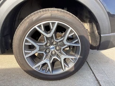 Used 2025 Ford Explorer Platinum w/ Ultimate Package image 6