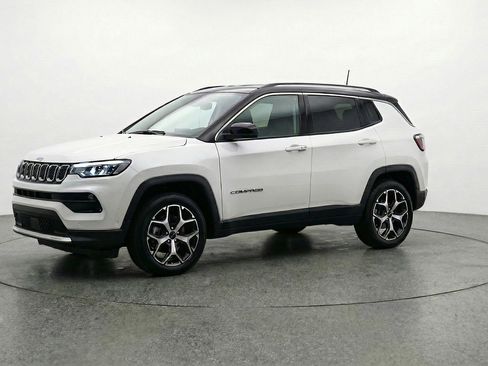 Used 2025 Jeep Compass Limited image 3