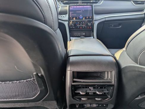 Used 2022 Jeep Grand Cherokee Limited w/ Luxury Tech Group II AWD/4WD image 34