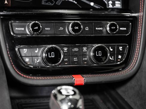 Used 2021 Bentley Bentayga Speed image 40
