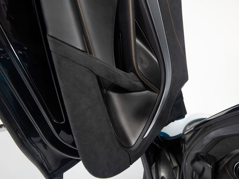 Used 2024 McLaren 750S Spider RWD image 13