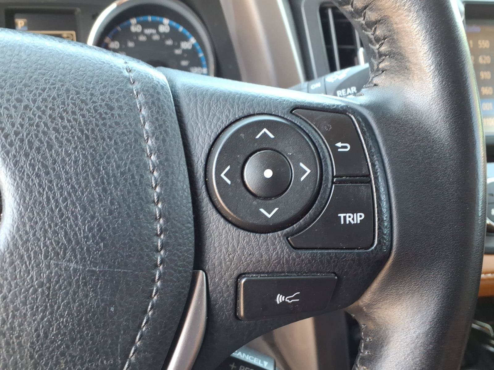 Used 2018 Toyota RAV4 Limited w/ Advanced Technology Package FWD image 28