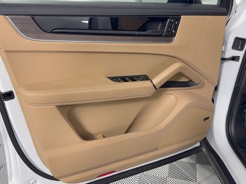 Certified 2024 Porsche Cayenne AWD/4WD image 14