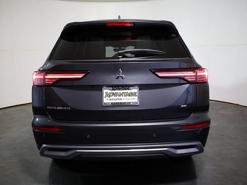 Used 2025 Mitsubishi Outlander SE FWD image 11
