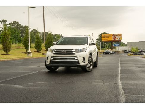 Used 2017 Toyota Highlander Limited Platinum AWD/4WD image 1