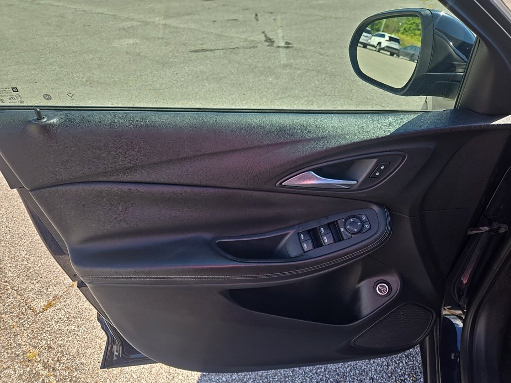 Used 2020 Buick Encore GX Select AWD/4WD image 16