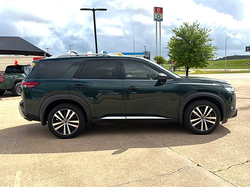 Used 2024 Nissan Pathfinder Platinum image 4