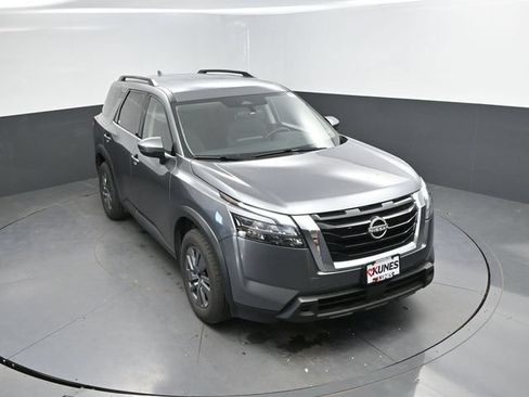Used 2025 Nissan Pathfinder SV FWD image 37