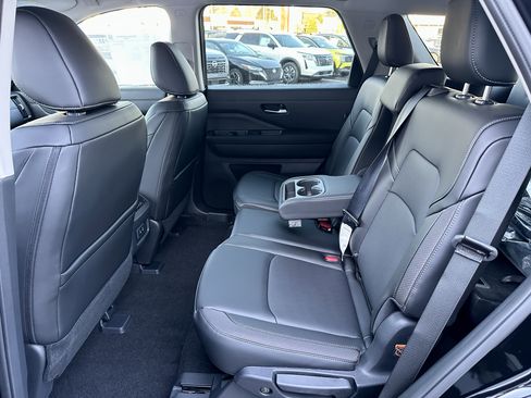 New 2026 Nissan Pathfinder SL image 33
