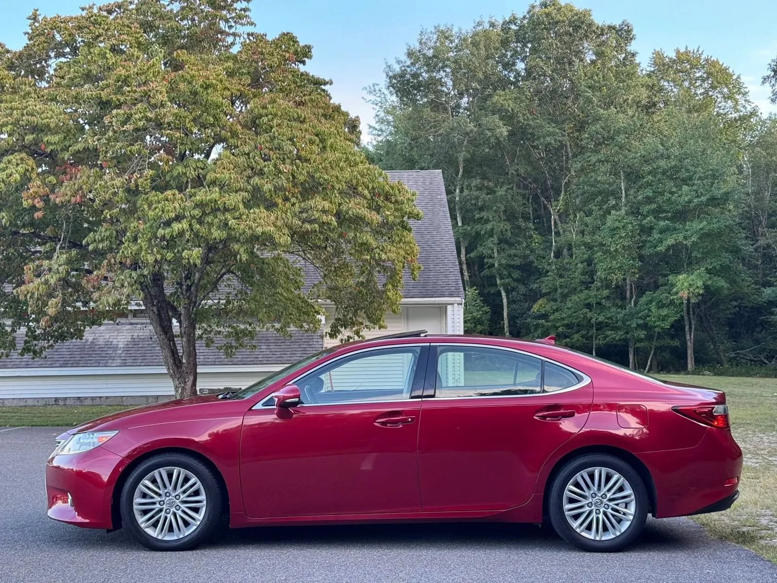 Used 2014 Lexus ES 350 w/ Luxury Package FWD image 4