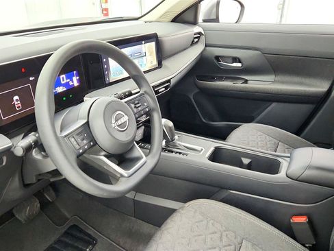 Used 2025 Nissan Kicks SV FWD image 9