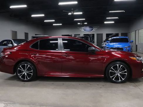 Used 2018 Toyota Camry SE FWD image 6