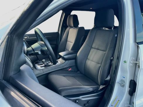 Used 2019 Jeep Grand Cherokee Laredo AWD/4WD image 20