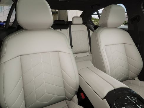 Used 2025 BMW 530i xDrive 530i xDrive w/ Premium Package image 11