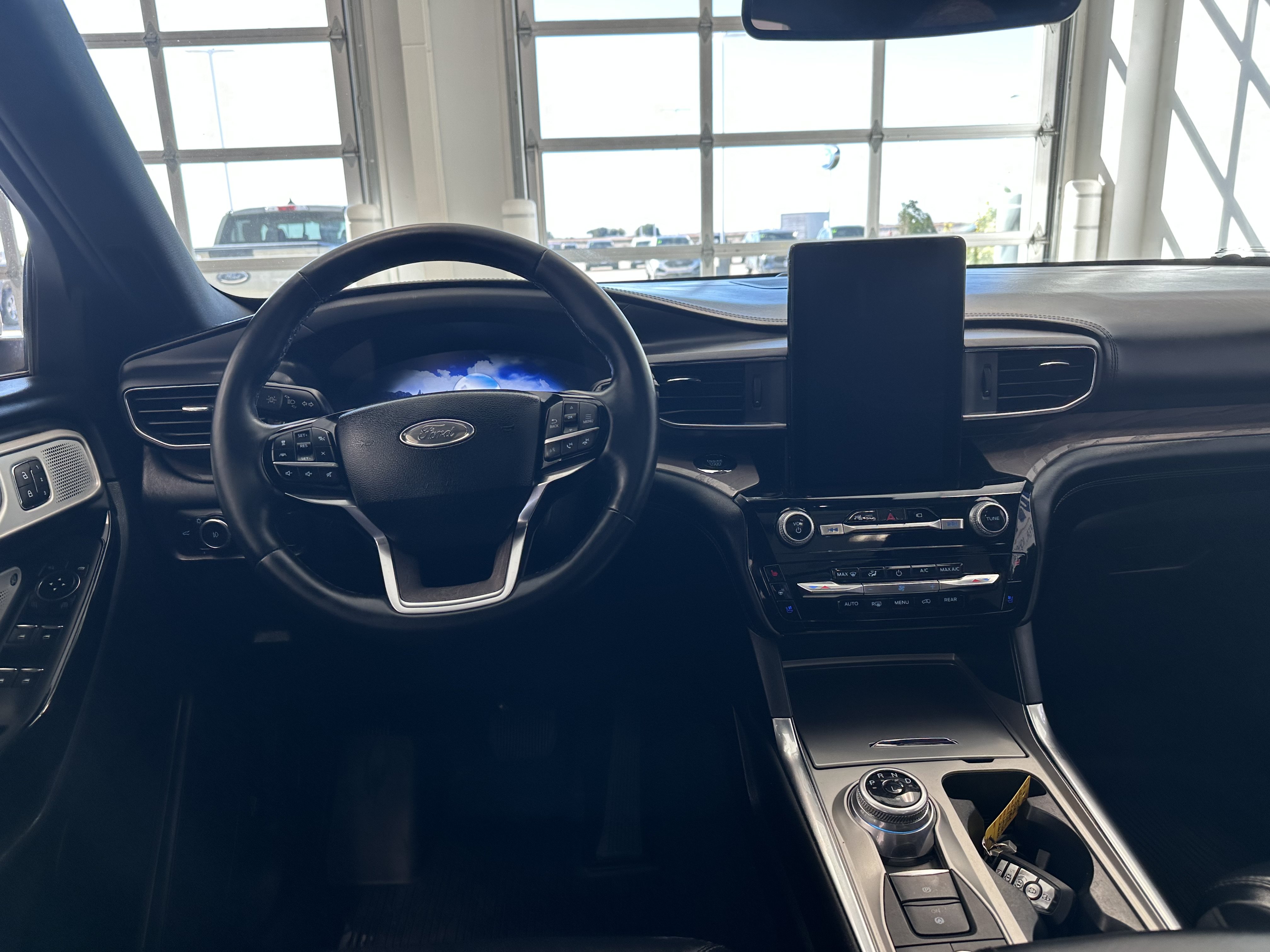 Used 2023 Ford Explorer Platinum w/ Technology Package AWD/4WD image 19