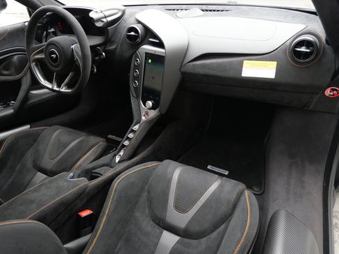 Used 2024 McLaren 750S RWD image 9
