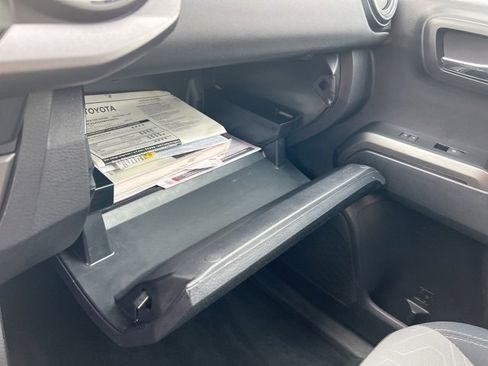 Used 2022 Toyota Tacoma TRD Off-Road image 16