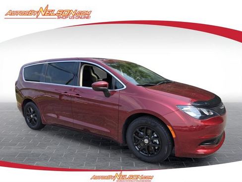 Used 2023 Chrysler Voyager LX FWD image 1
