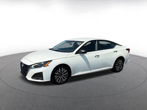 Used 2025 Nissan Altima 2.5 SV FWD image 7