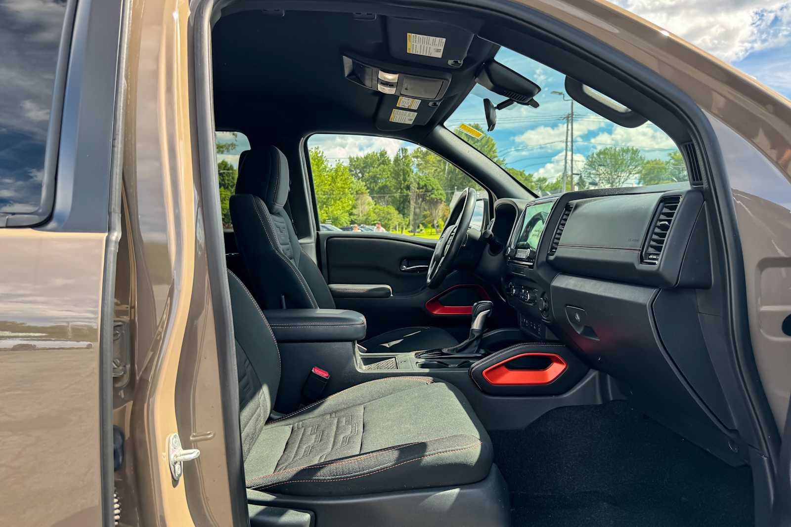 Certified 2023 Nissan Frontier PRO-4X w/ Pro Convenience Package AWD/4WD image 9