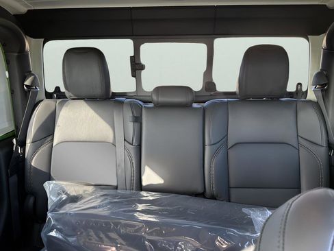 New 2025 Jeep Gladiator Sport image 38