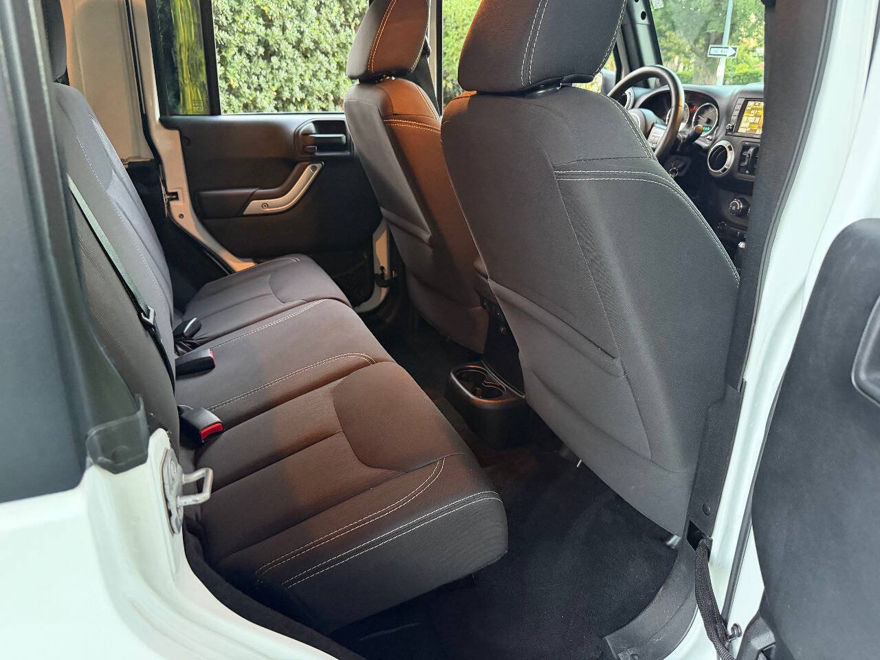 Used 2014 Jeep Wrangler Unlimited Sahara w/ Connectivity Group AWD/4WD image 22