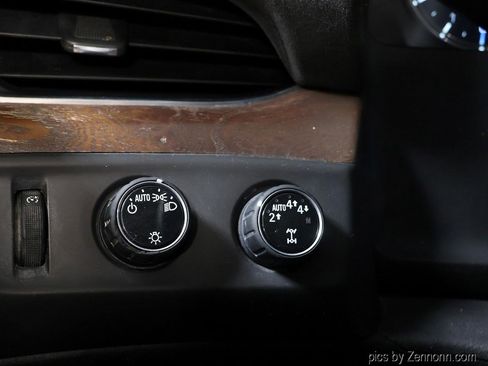 Used 2017 Cadillac Escalade ESV Premium Luxury image 25